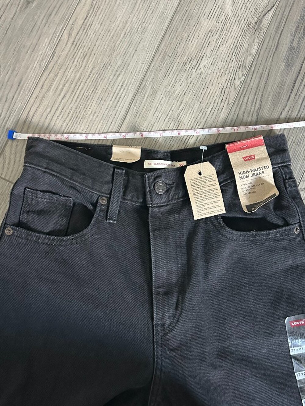 Levi’s High Waisted Mom Jeans Womens 27x27 Black Distressed NWT High Rise Taper - Picture 13 of 16